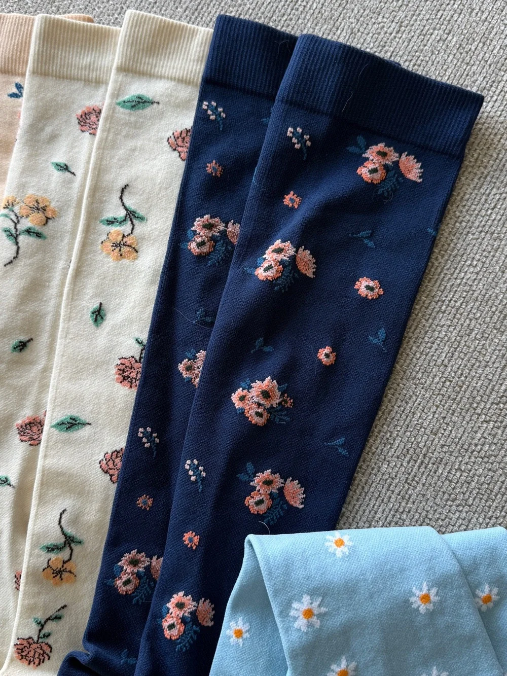 NEW 4 Pairs Floral Compression Socks - Light Blue, Navy, Cream, Beige - Picture 4 of 6